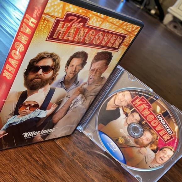3 DVD movies - The Hangover (blu-ray), Pineapple Express, Hot Tub Time Machine - Picture 9 of 16